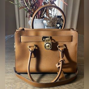 Micheal Kors Purse (brown & gold)